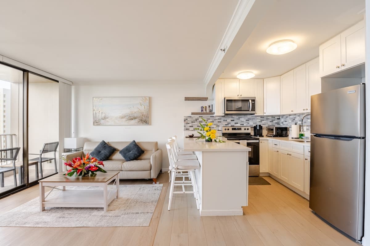 Highrise Ocean Views in Waikiki, +AC - Photo 5