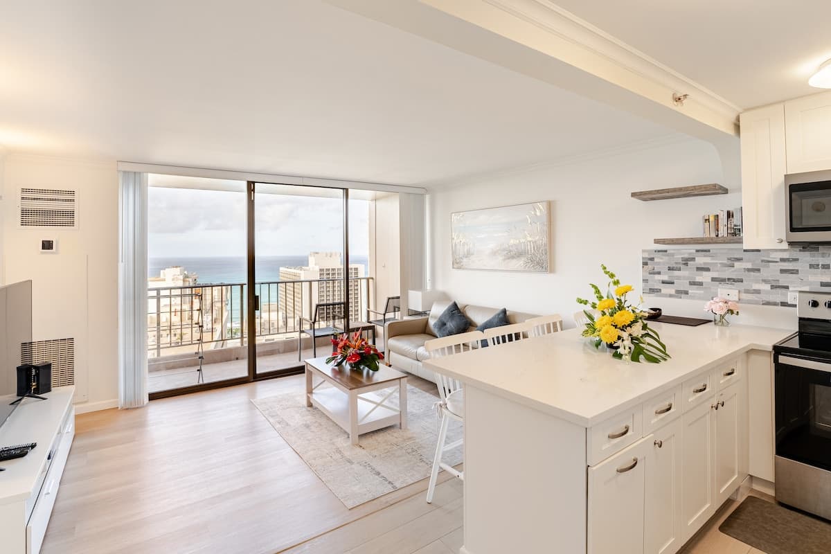 Highrise Ocean Views in Waikiki, +AC - Photo 4