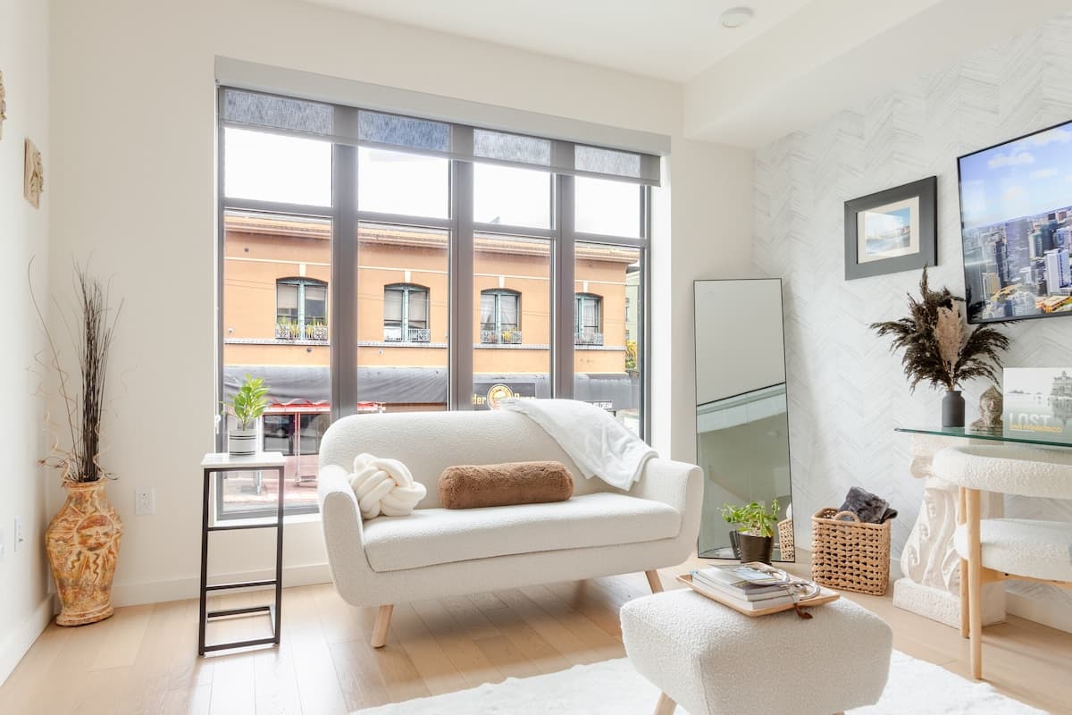 Stylish Lower Nob Hill Condo with Skyline Views - Photo 4