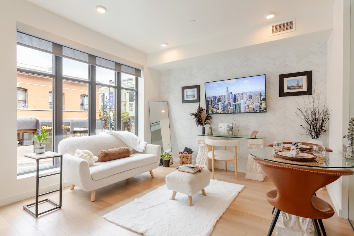 Stylish Lower Nob Hill Condo with Skyline Views - Photo 2