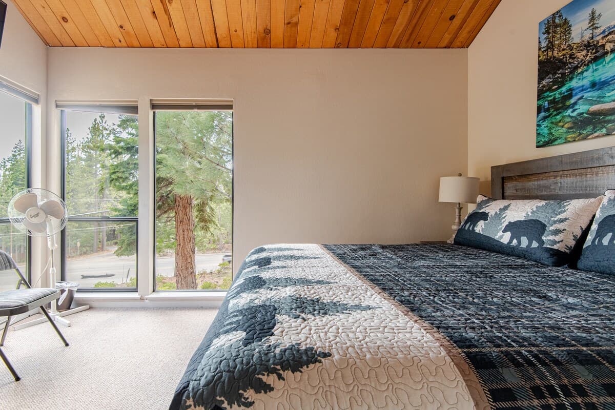 Kingswood Townhome, 2 Balconies, Pool & Gym Access - Photo 4