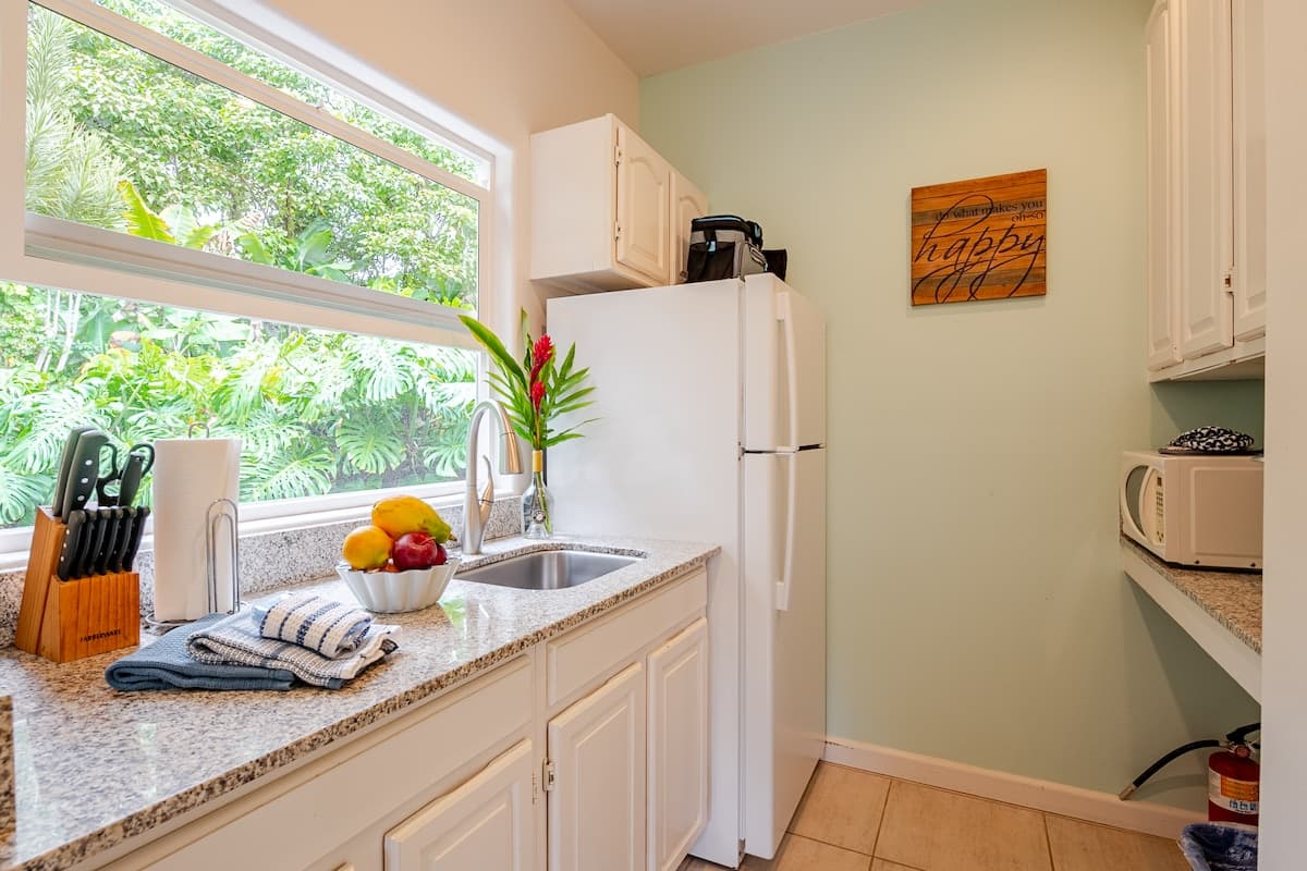 Guesthouse in Kailua-Kona · ★4.89 · 1 bedroom · 1 bed · 1 shared bath - Photo 2