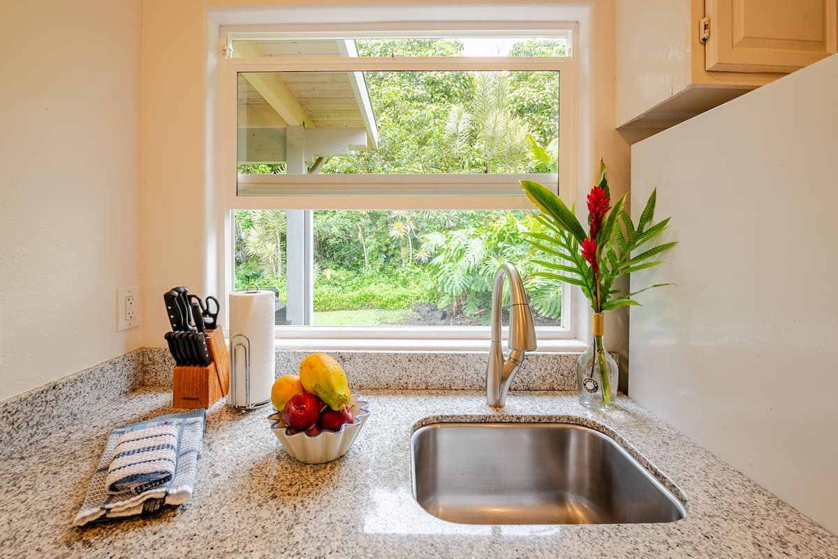 Guesthouse in Kailua-Kona · ★4.89 · 1 bedroom · 1 bed · 1 shared bath - Photo 3