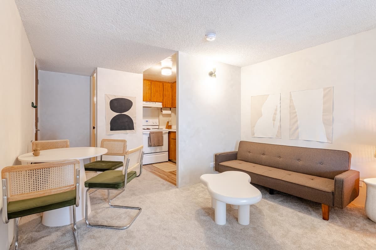 Condo in Honolulu · ★4.66 · Studio · 2 beds · 1 private bath - Photo 1