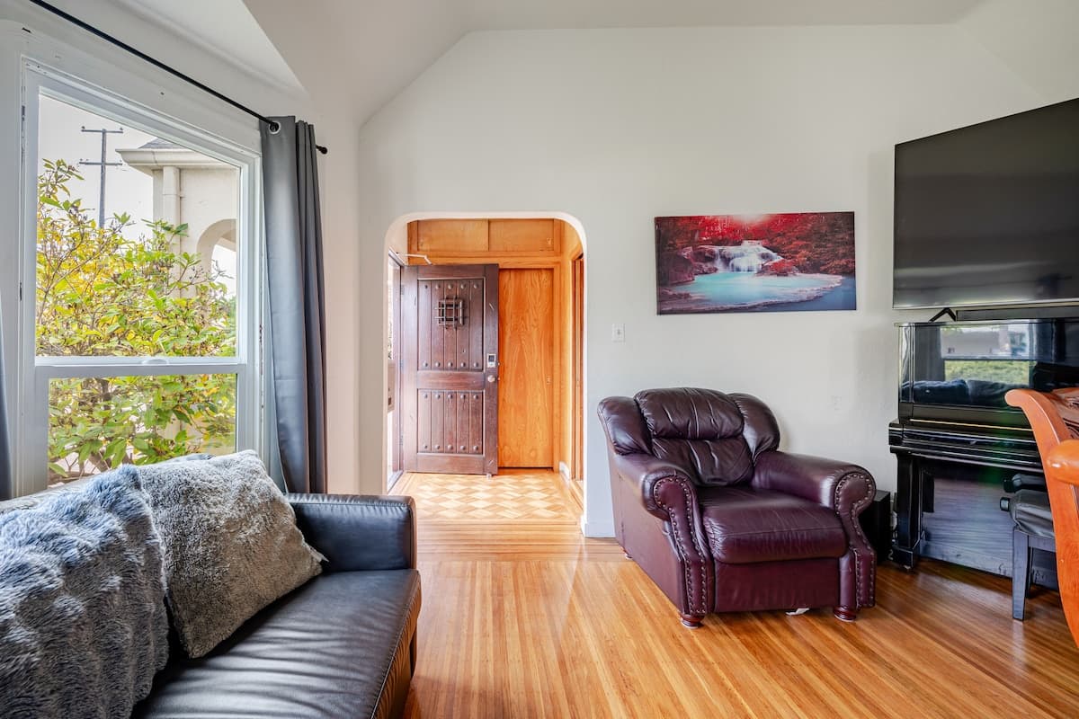 5BR Berkeley-SF Base with EV Charger & Yard - Photo 3
