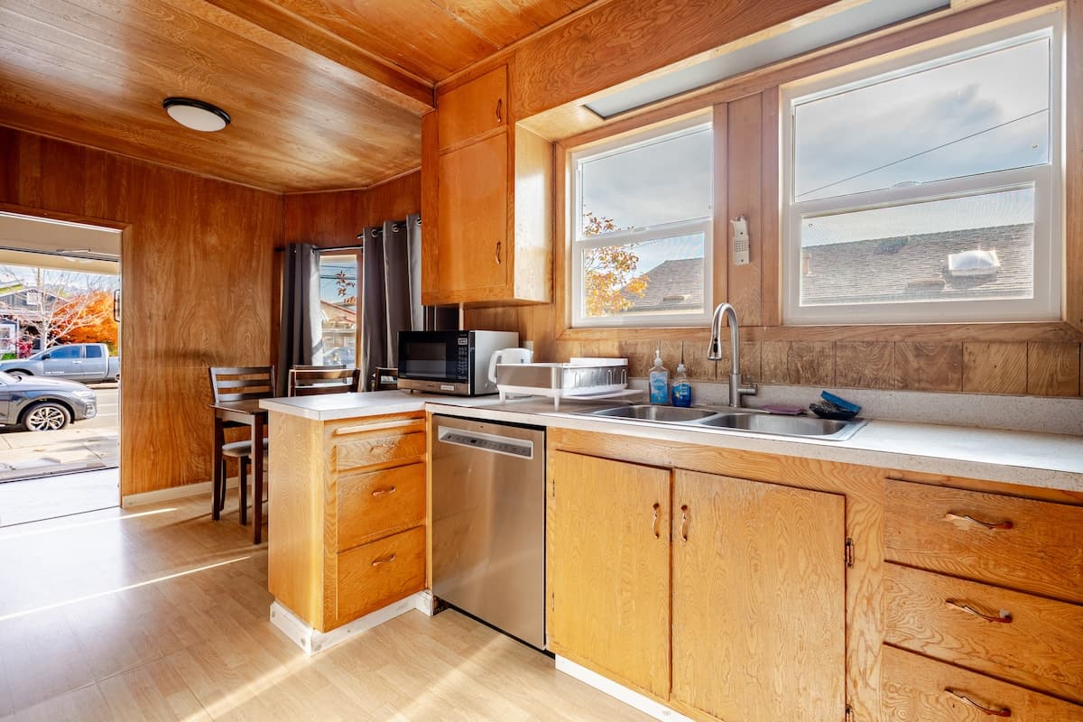 5BR Berkeley-SF Base with EV Charger & Yard - Photo 5