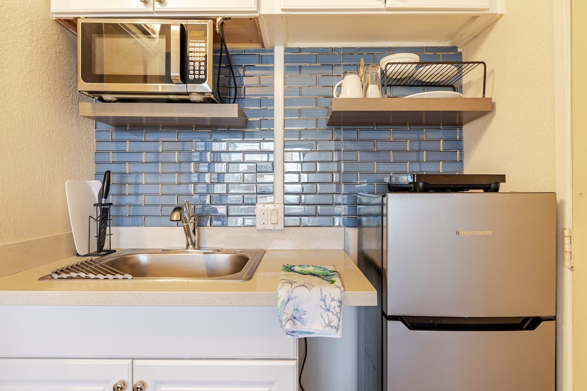 Stunning Canal & Ocean view! Waikiki Best Value - Photo 4