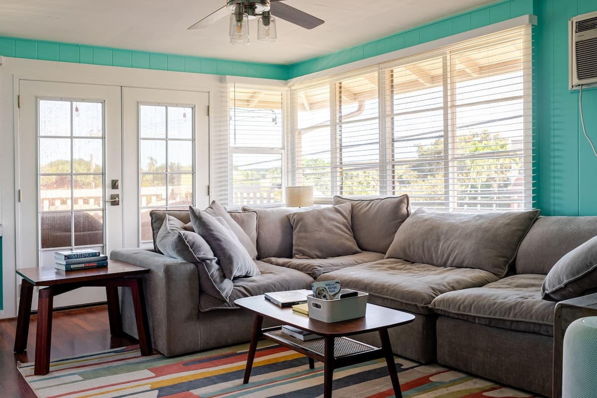 Home in Haleiwa · ★5.0 · 3 bedrooms · 3 beds · 1 private bath - Photo 1