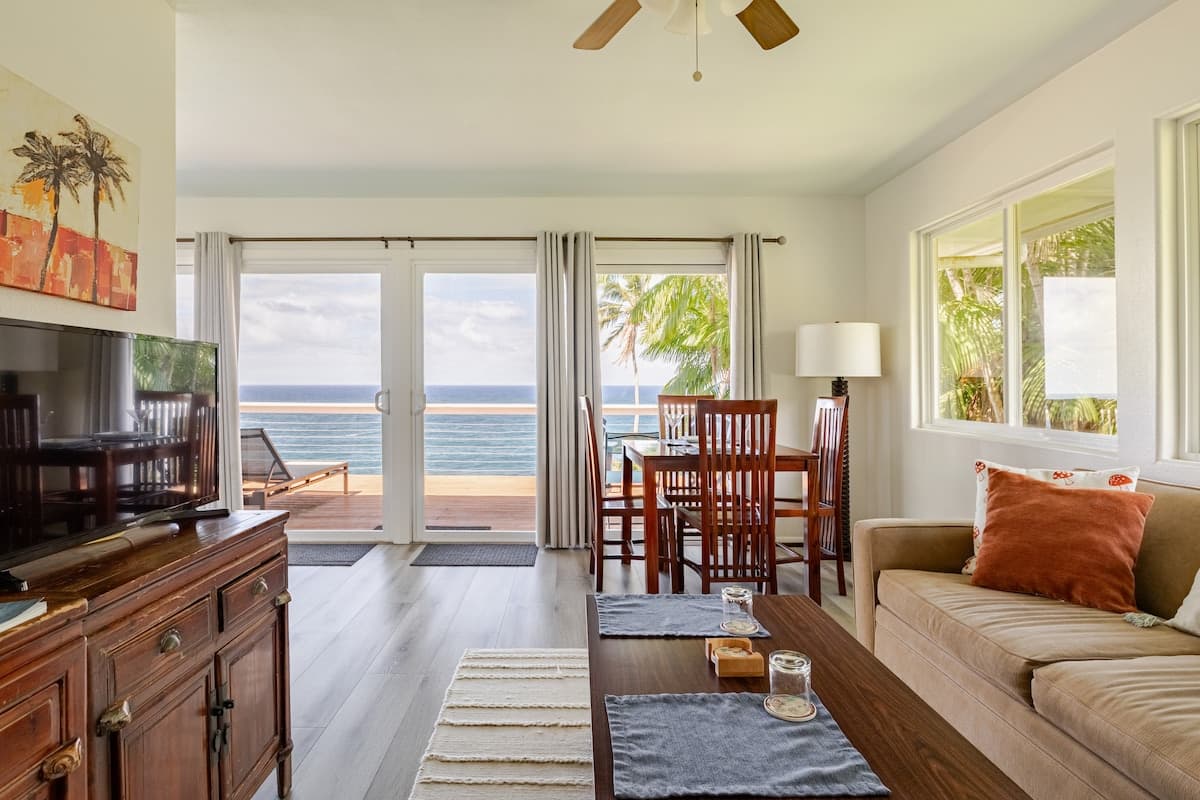 Home in Hakalau · ★4.97 · 2 bedrooms · 2 beds · 1 bath - Photo 5