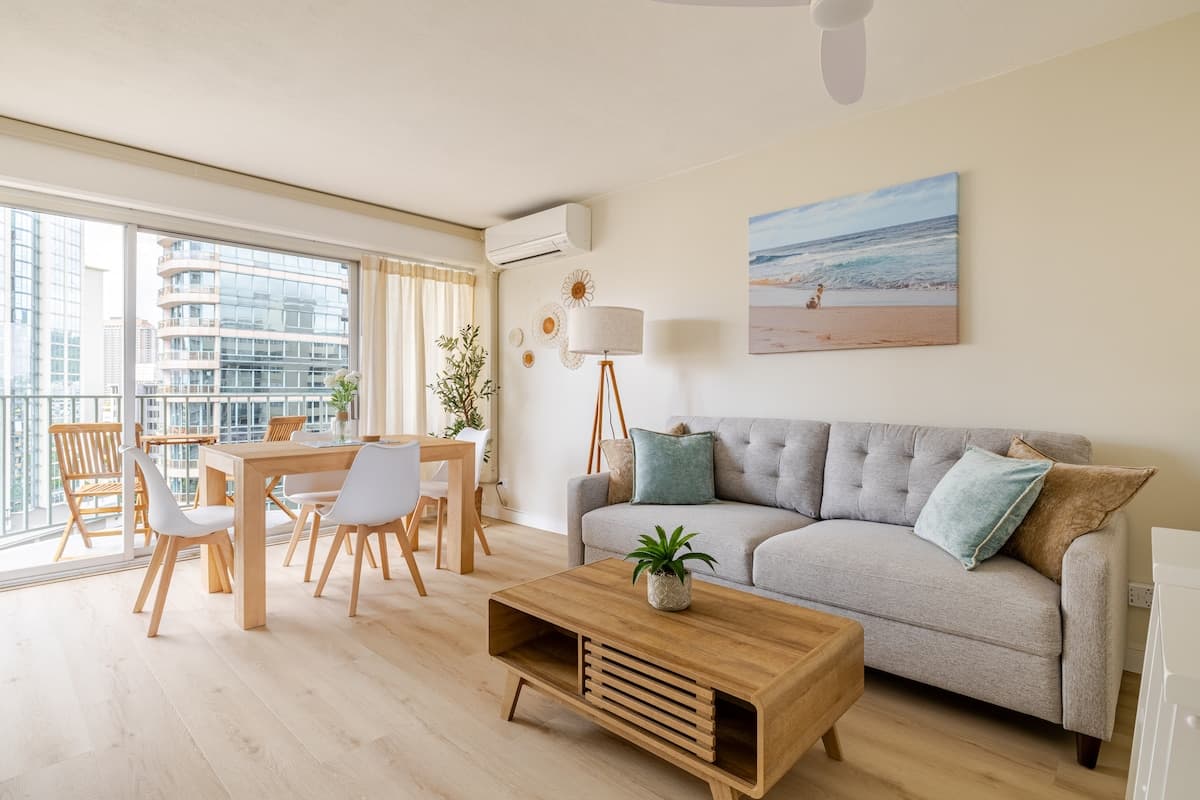 2BR Waikiki Condo • Ocean & City Views+Parking - Photo 1