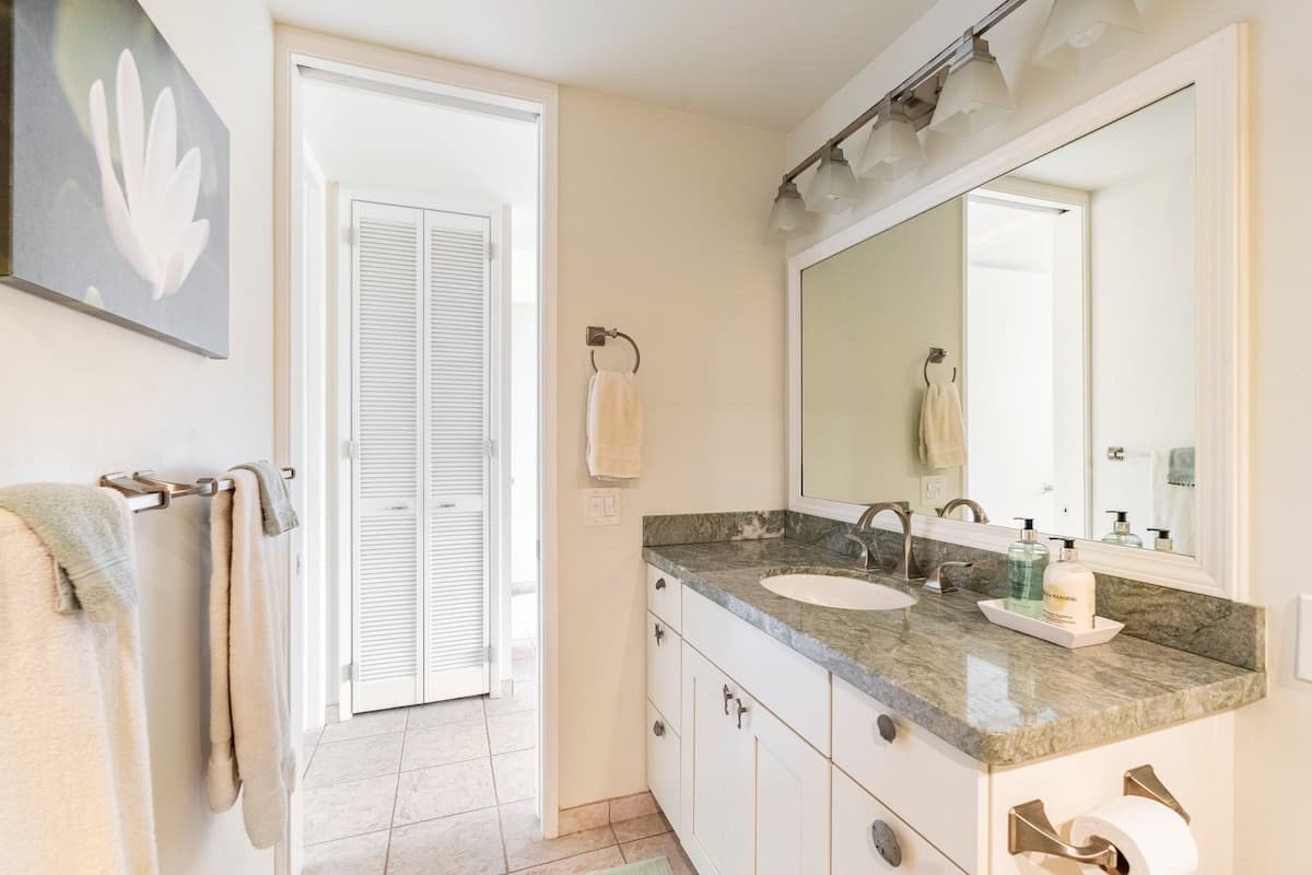 Condo in Kailua-Kona · ★4.93 · 1 bedroom · 1 bed · 1 bath - Photo 5