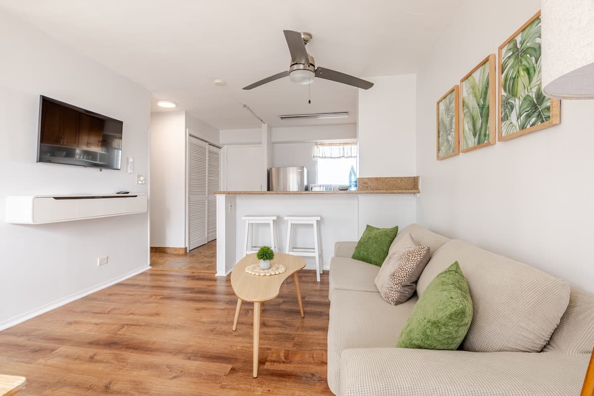 New Waikiki 2BR •Walk to Beach +free parking - Photo 2