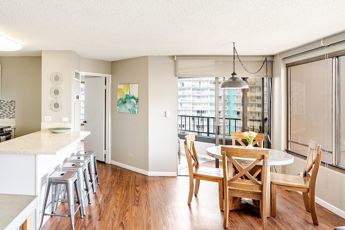 Condo in Honolulu · ★4.87 · 2 bedrooms · 3 beds · 2 private baths - Photo 5
