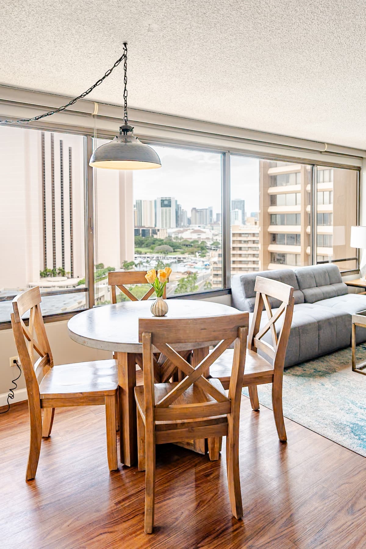 Condo in Honolulu · ★4.87 · 2 bedrooms · 3 beds · 2 private baths - Photo 1