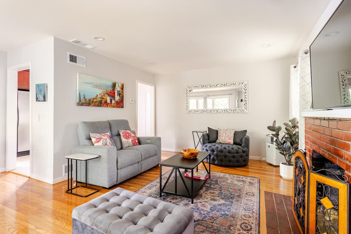 Quiet Menlo Park Home, Perfect for Work Stays - Photo 1