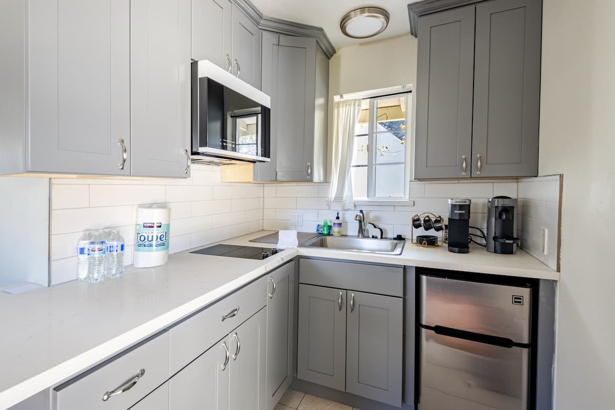 Palo Alto Studio with Private Sunny Patio - Photo 4