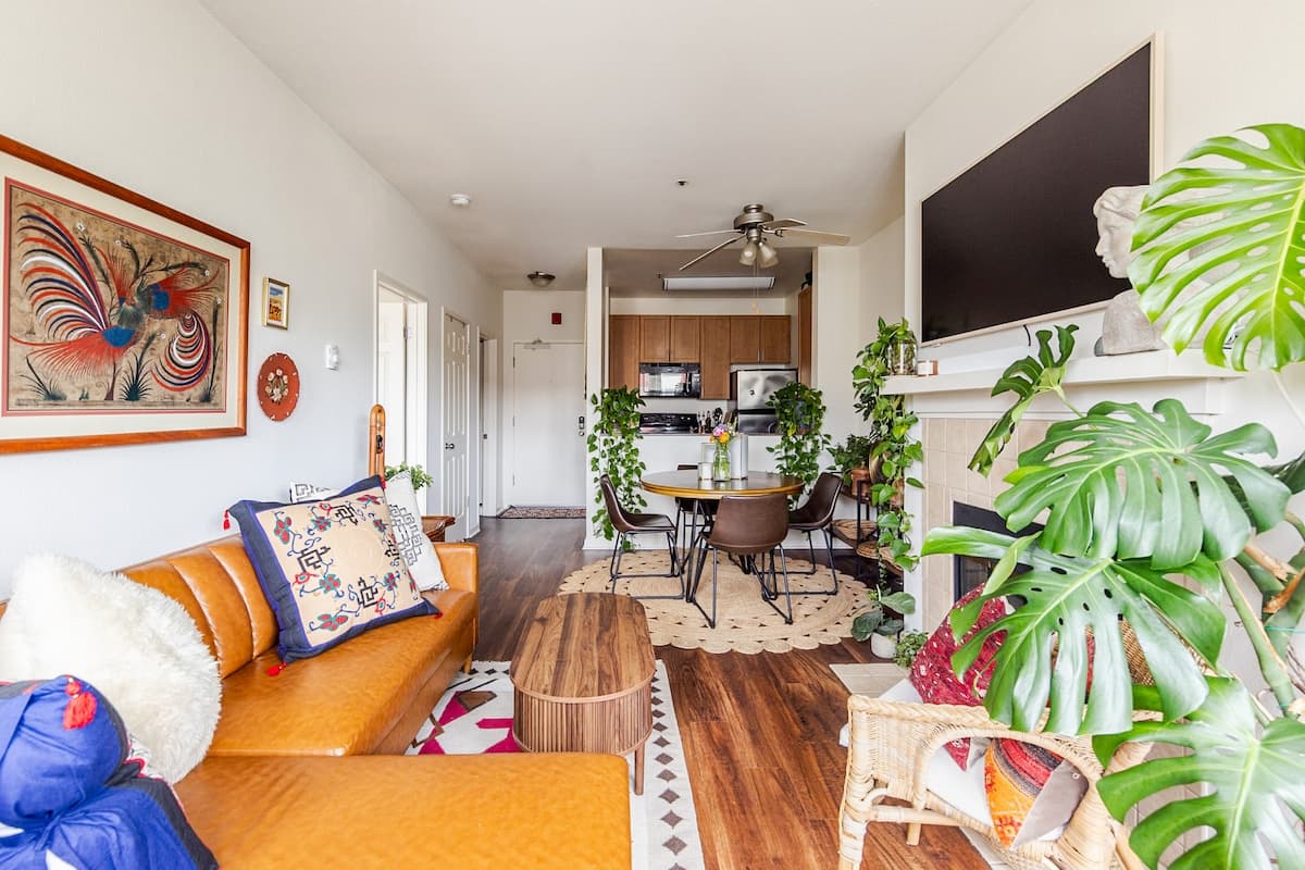 Sunlit Top-Floor 1BR w/ Pool View - Photo 2