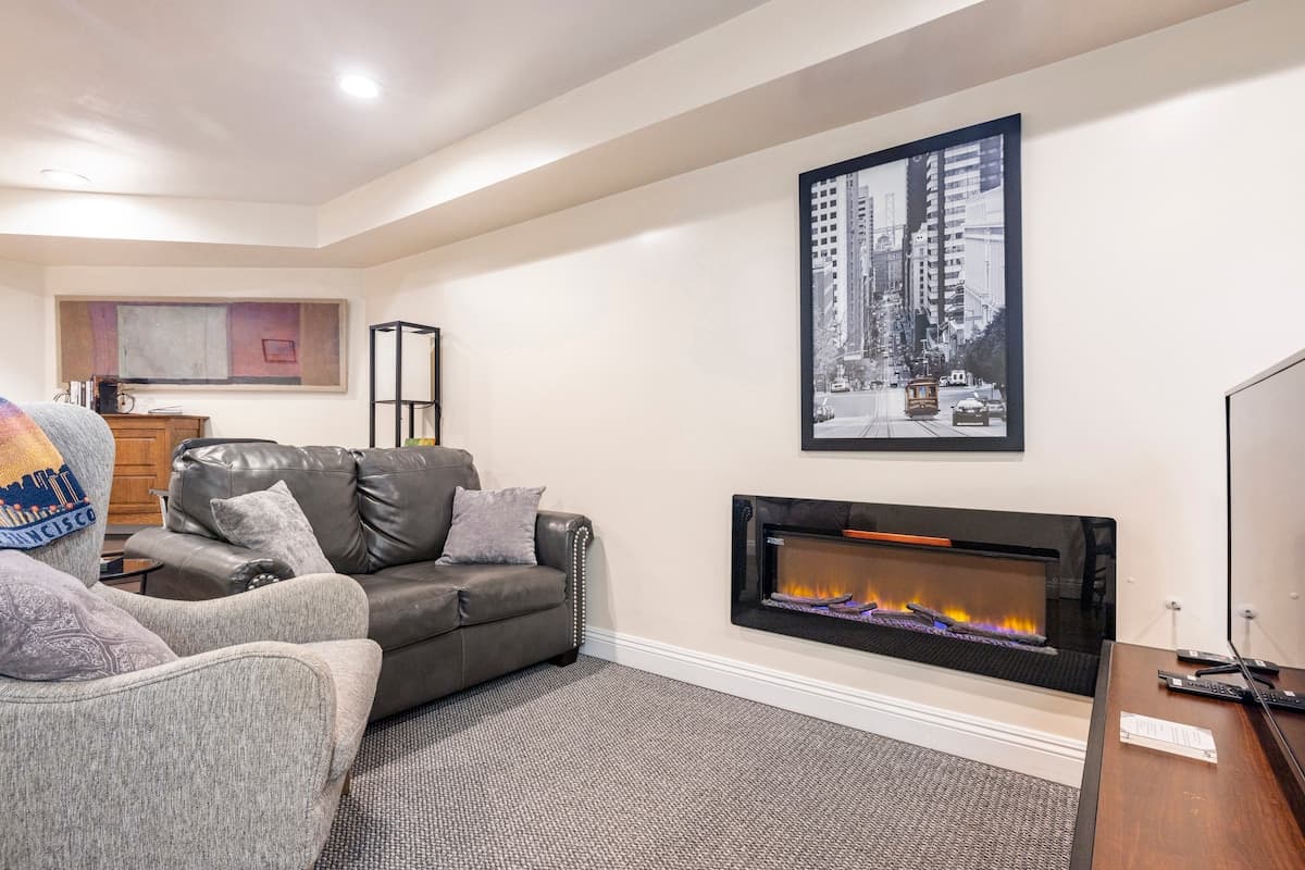 The Suite! Large cozy studio with private entrance - Photo 2