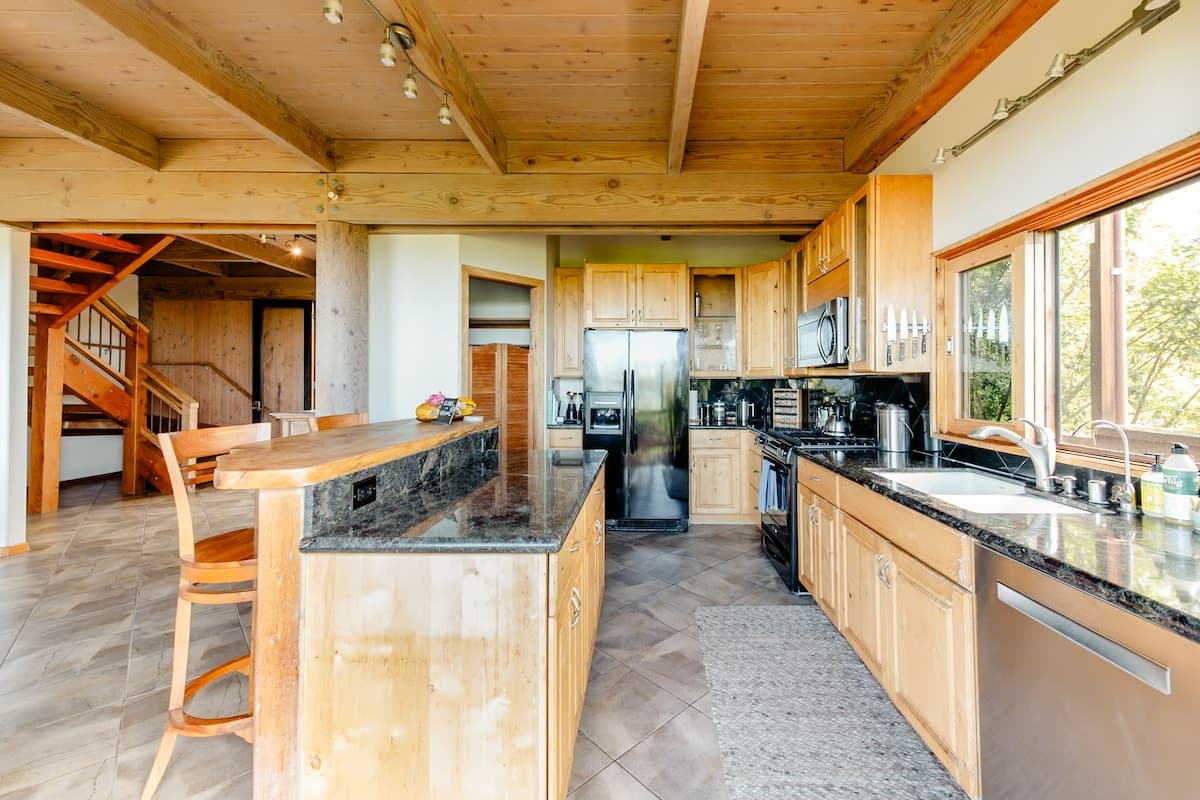 Home in Captain Cook · ★4.96 · 2 bedrooms · 2 beds · 1.5 baths - Photo 5