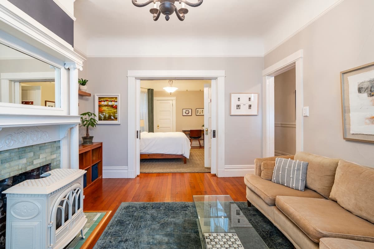 Light-Filled Edwardian Condo with Lush Garden - Photo 2