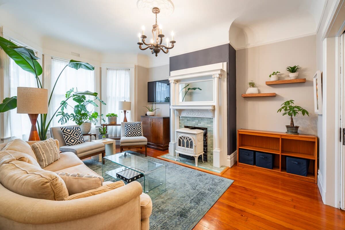 Light-Filled Edwardian Condo with Lush Garden - Photo 3