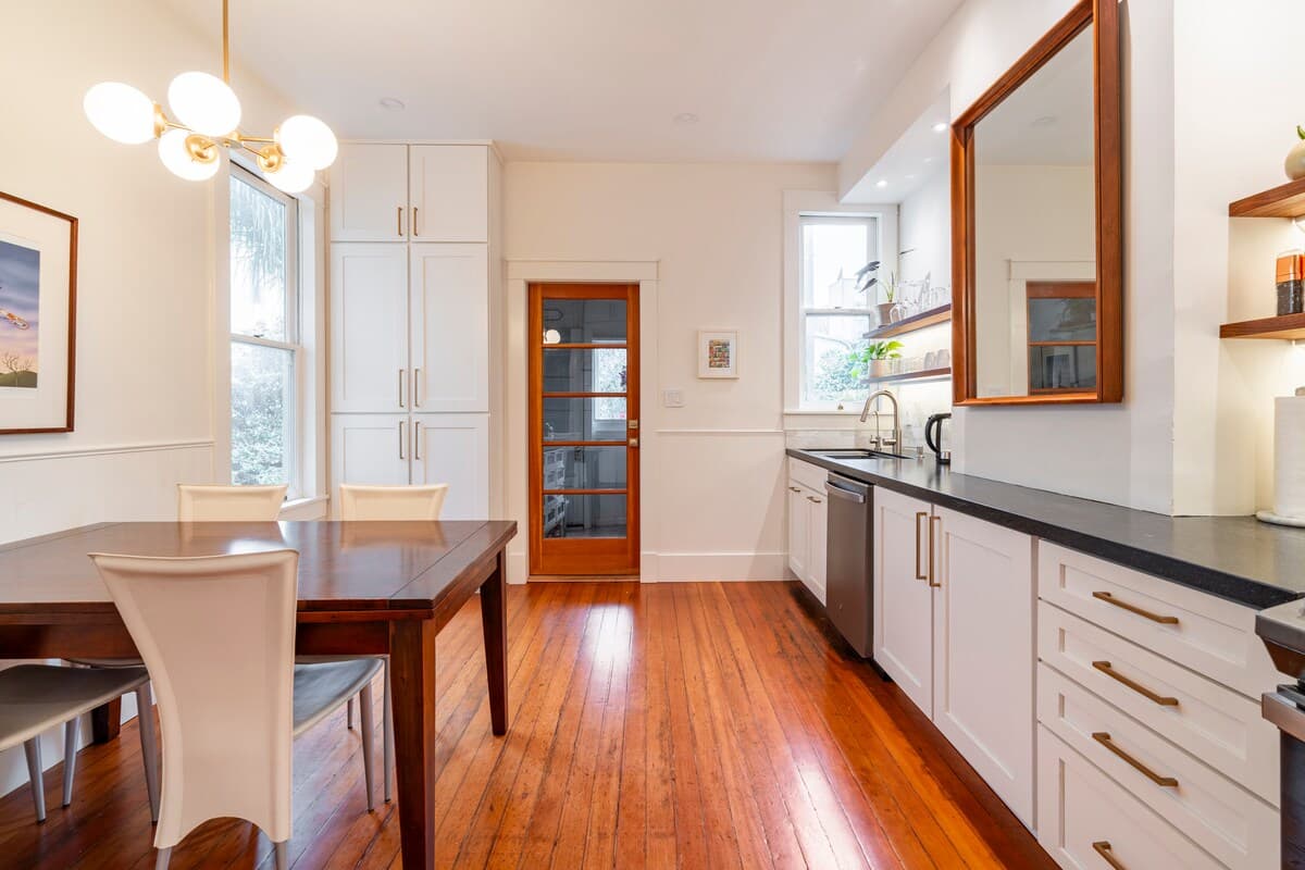 Light-Filled Edwardian Condo with Lush Garden - Photo 4