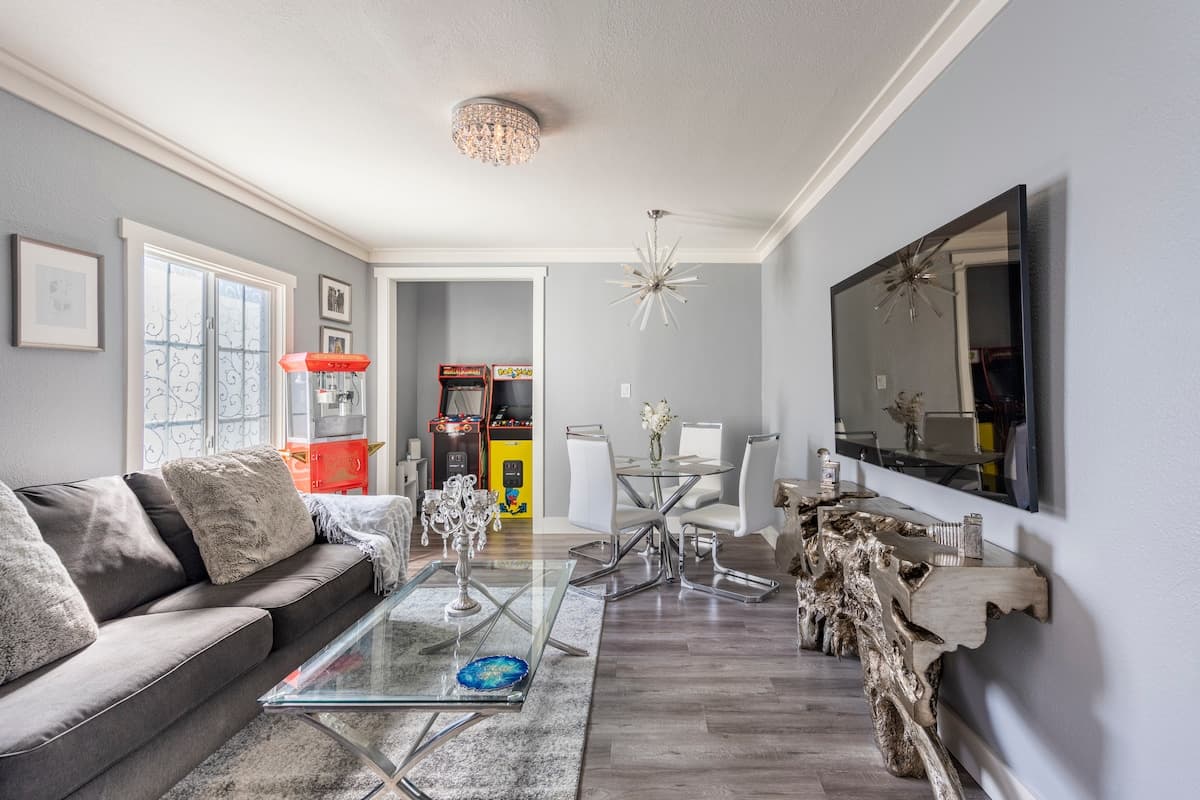 Luxury Oakland Home with Arcade & Fire Pit - Photo 4