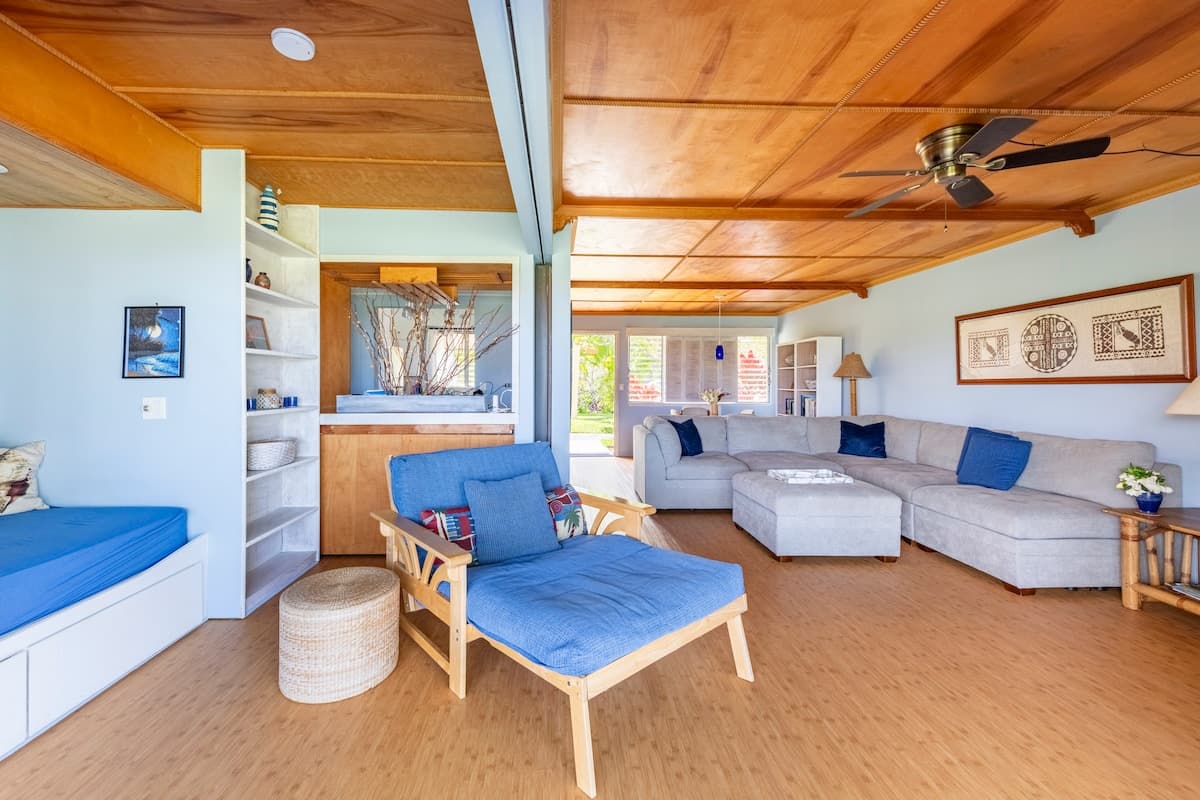 Condo in Kailua-Kona · ★4.86 · 1 bedroom · 2 beds · 2 baths - Photo 2