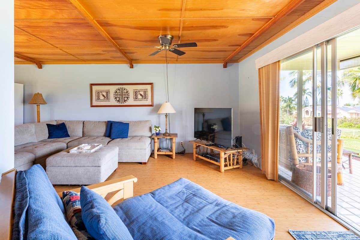 Condo in Kailua-Kona · ★4.86 · 1 bedroom · 2 beds · 2 baths - Photo 1