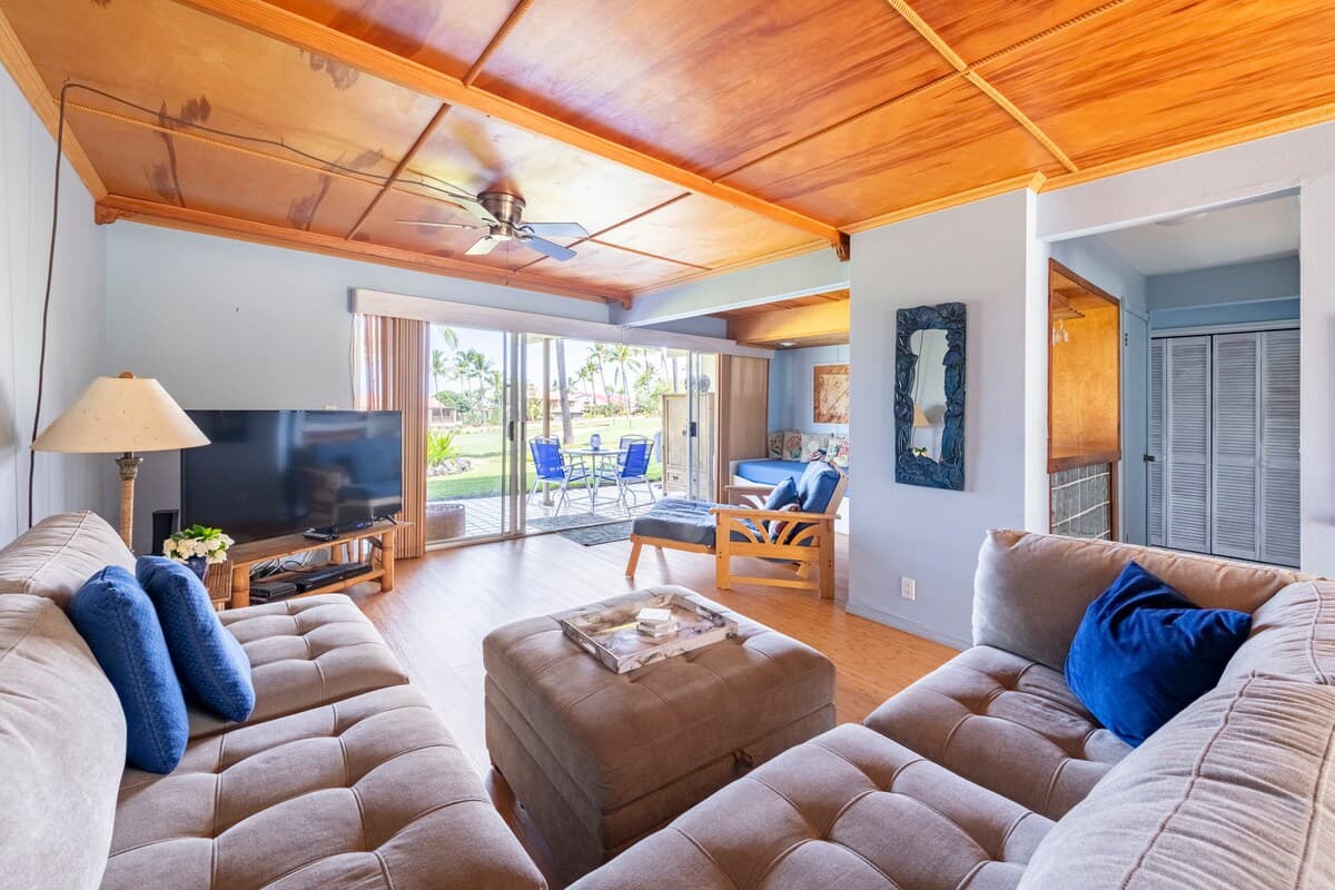 Condo in Kailua-Kona · ★4.86 · 1 bedroom · 2 beds · 2 baths - Photo 4