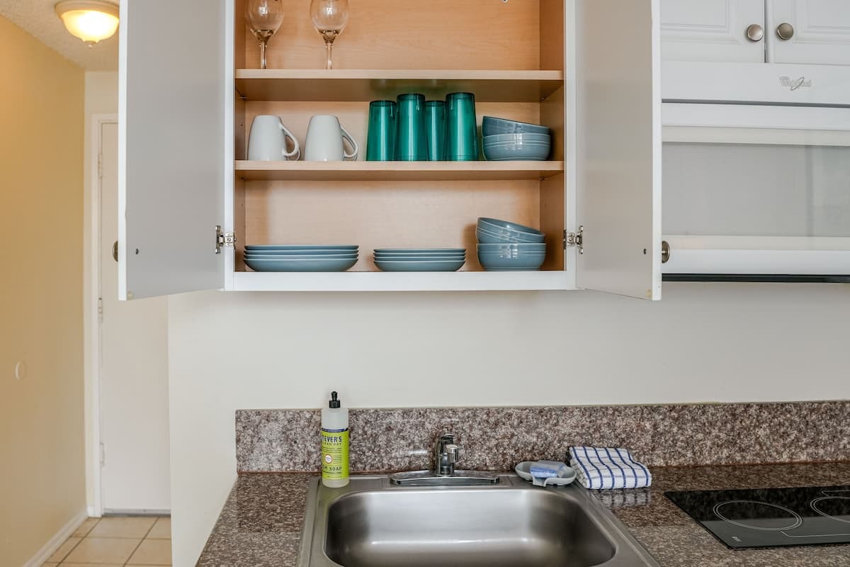 Condo in Honolulu · ★4.45 · Studio · 1 bed · 1 private bath - Photo 4