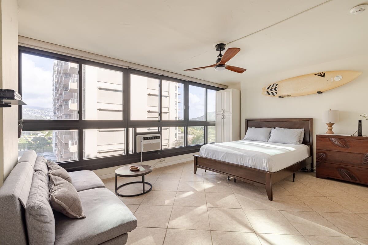 Waikiki Condo- 1 mins Walk to Beach on Main Strip! - Photo 5