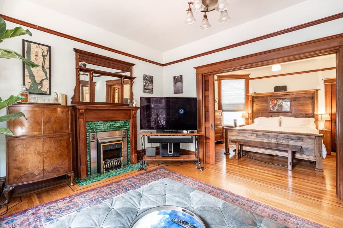 Art-Filled Home with Fireplace Near Opera - Photo 2