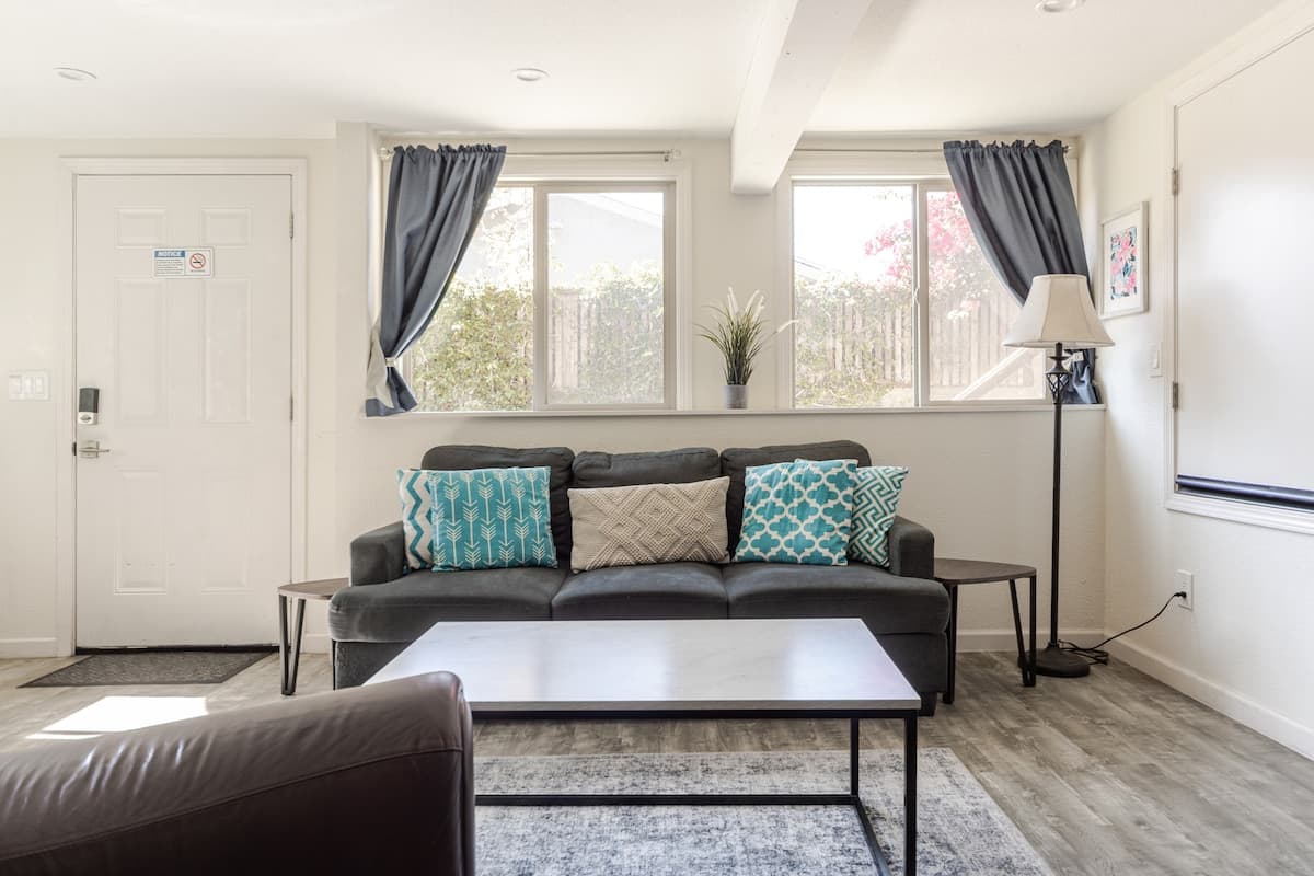 Bright 2BR w/driveway + Laundry, near Napa/SF - Photo 2