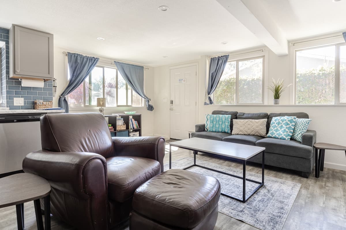 Bright 2BR w/driveway + Laundry, near Napa/SF - Photo 1
