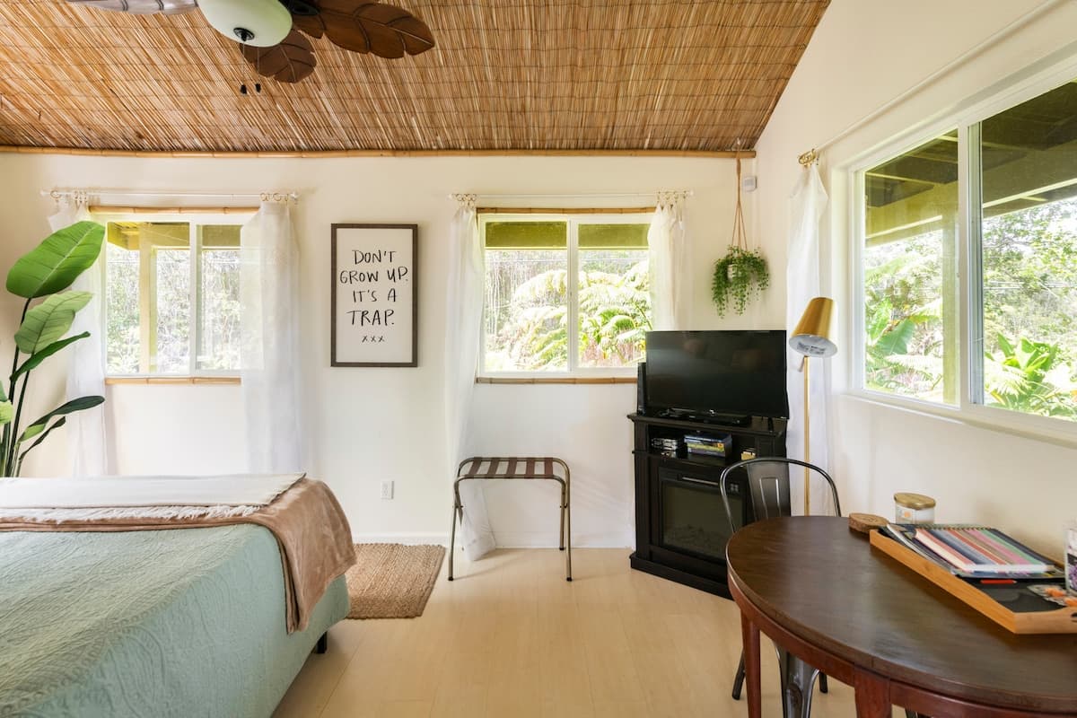 Tiny Tropical Tree House in Volcano Rain Forest, Hot Tub - Photo 2