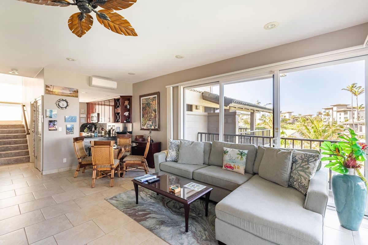 Condo in Lahaina · ★4.84 · 1 bedroom · 2 beds · 2 baths - Photo 2