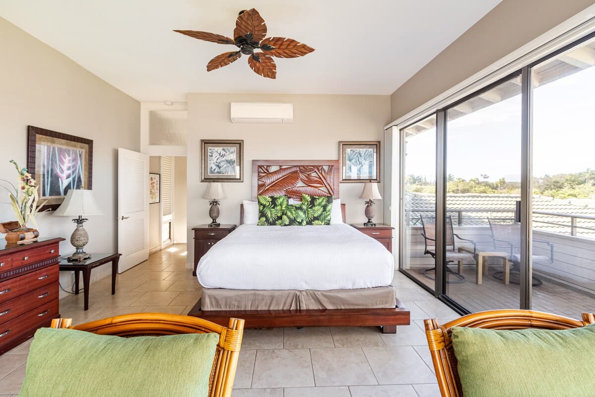 Condo in Lahaina · ★4.84 · 1 bedroom · 2 beds · 2 baths - Photo 5