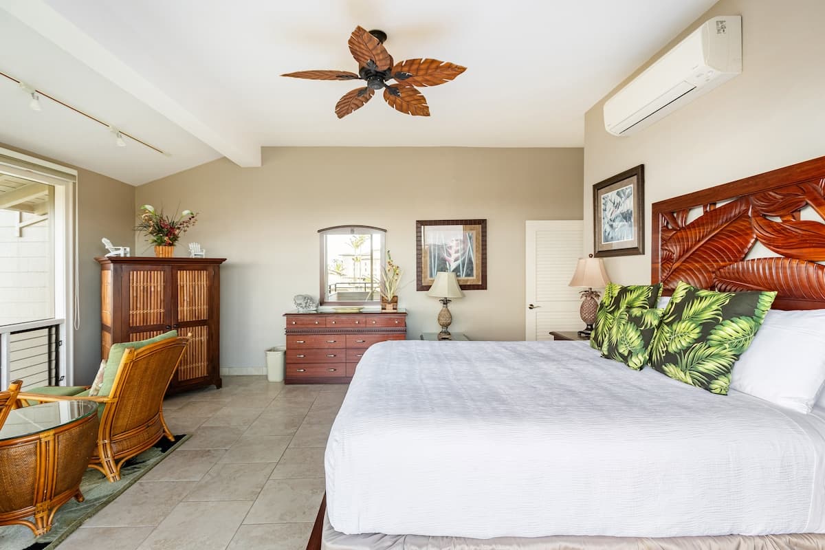 Condo in Lahaina · ★4.84 · 1 bedroom · 2 beds · 2 baths - Photo 4