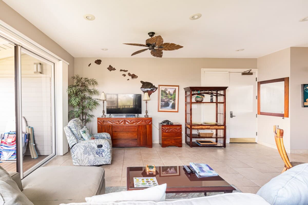 Condo in Lahaina · ★4.84 · 1 bedroom · 2 beds · 2 baths - Photo 1