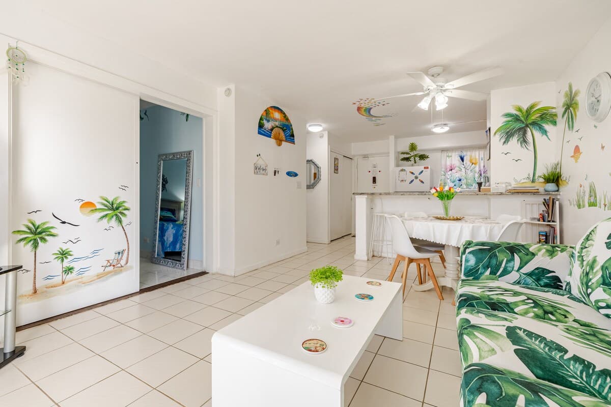 Condo in Honolulu · ★4.75 · 2 bedrooms · 3 beds · 1 private bath - Photo 4