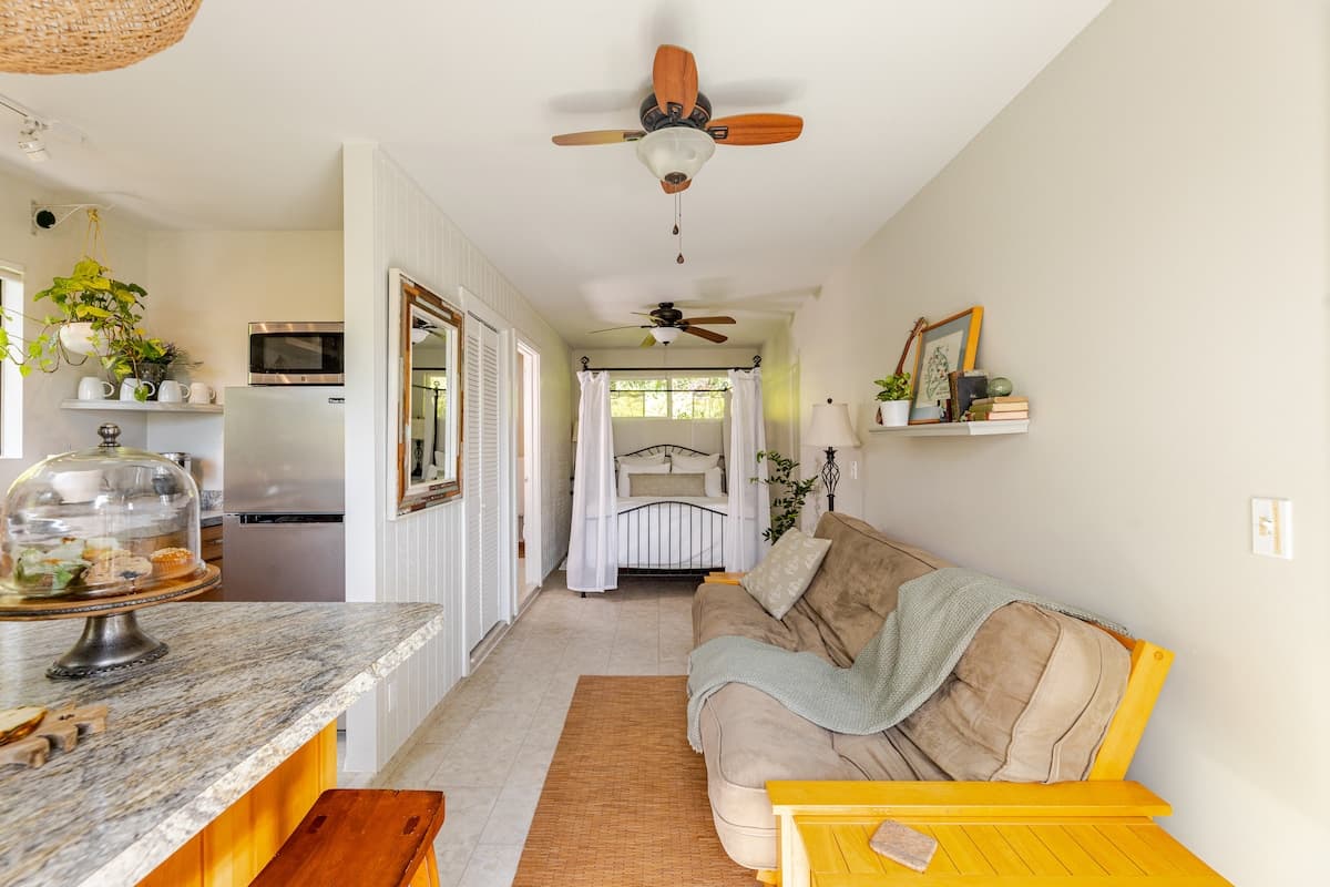 Guesthouse in Keaau · ★4.98 · 1 bedroom · 2 beds · 1 private bath - Photo 1