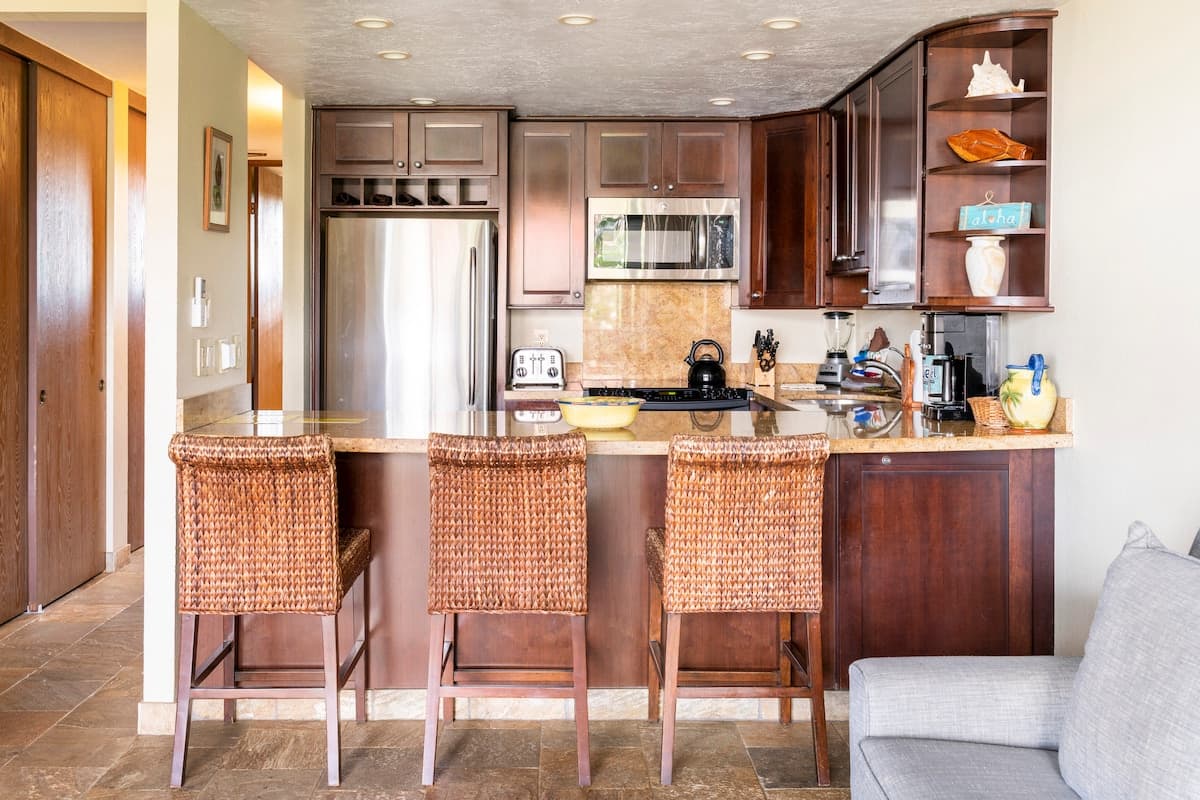 Stunning Luxury Oceanview Condo - Photo 5