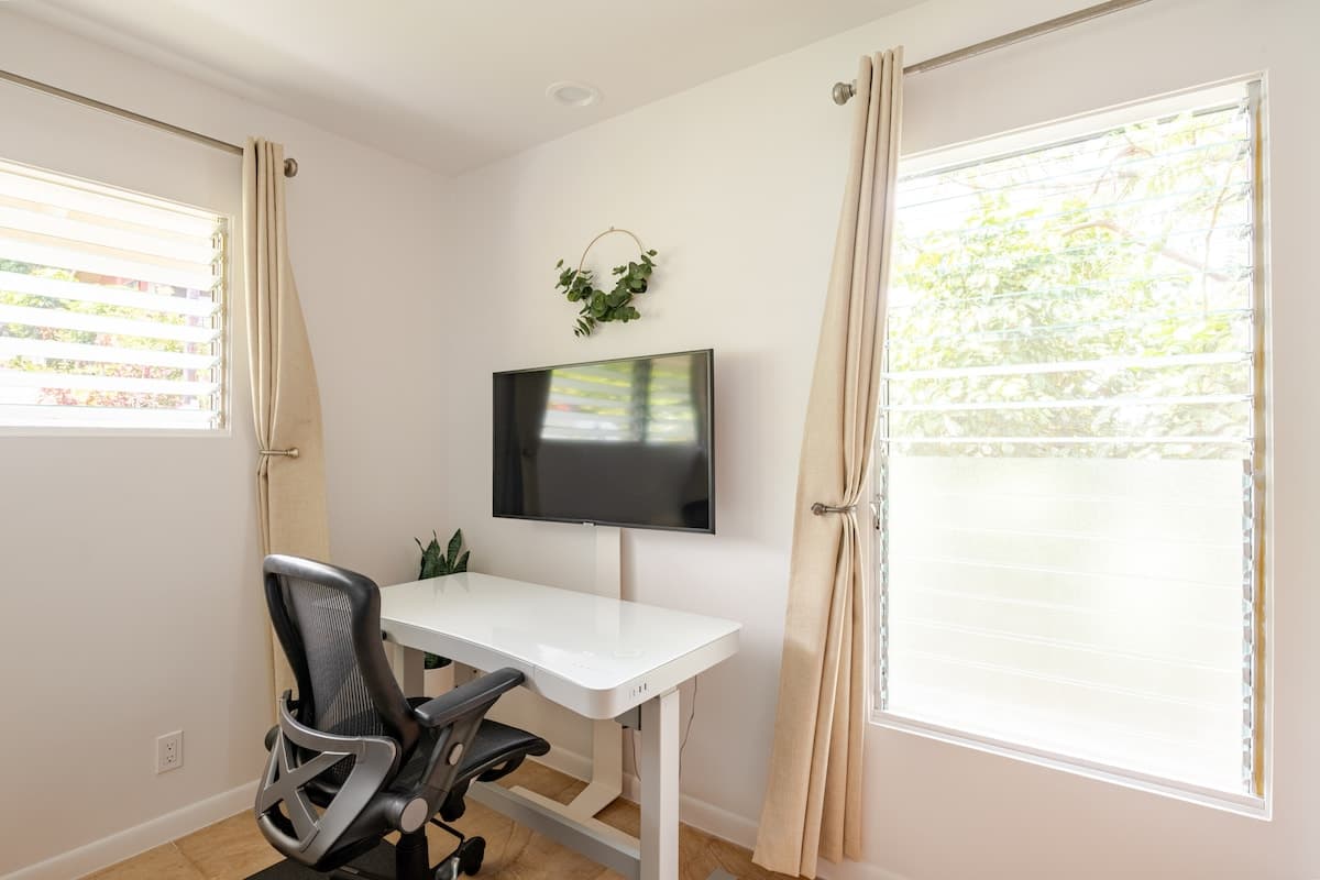 Home in Kailua-Kona · ★5.0 · 2 bedrooms · 3 beds · 1 bath - Photo 3