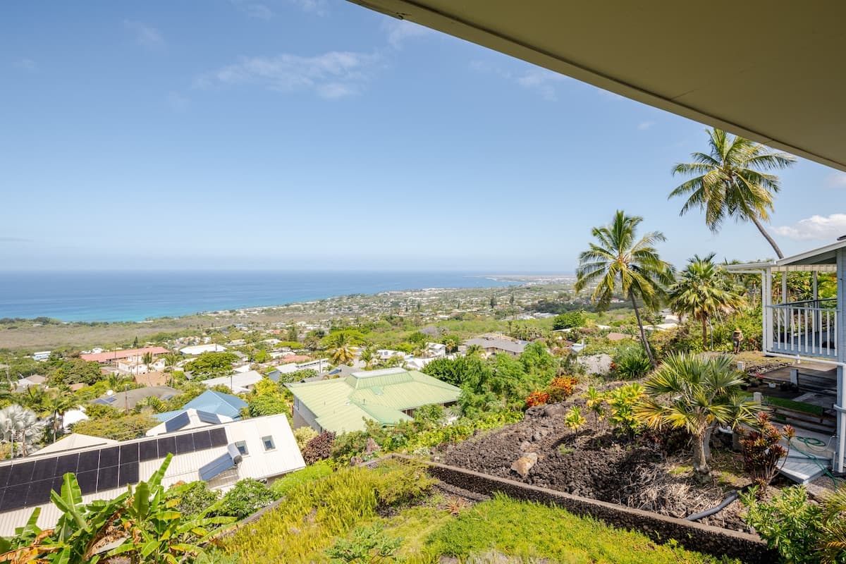 Home in Kailua-Kona · ★5.0 · 2 bedrooms · 3 beds · 1 bath - Photo 4