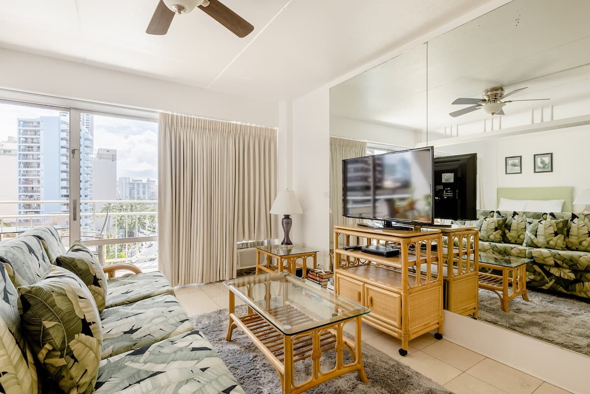Condo in Honolulu · ★4.9 · 1 bedroom · 3 beds · 1 private bath - Photo 1