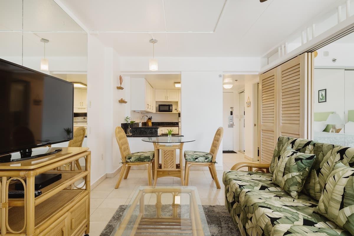 Condo in Honolulu · ★4.9 · 1 bedroom · 3 beds · 1 private bath - Photo 2