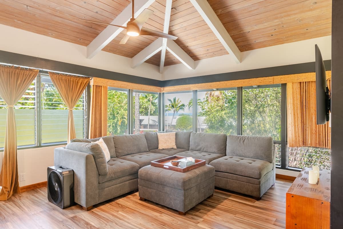 Home in Kailua-Kona · ★4.91 · 3 bedrooms · 5 beds · 3 private baths - Photo 3