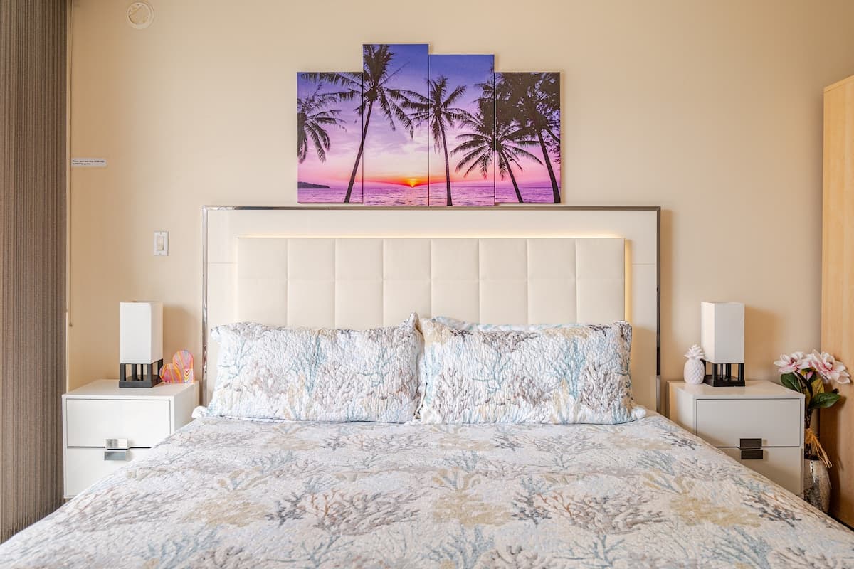 Lovely King Bed FREE Assigned Parking Pool Waikiki - Photo 2