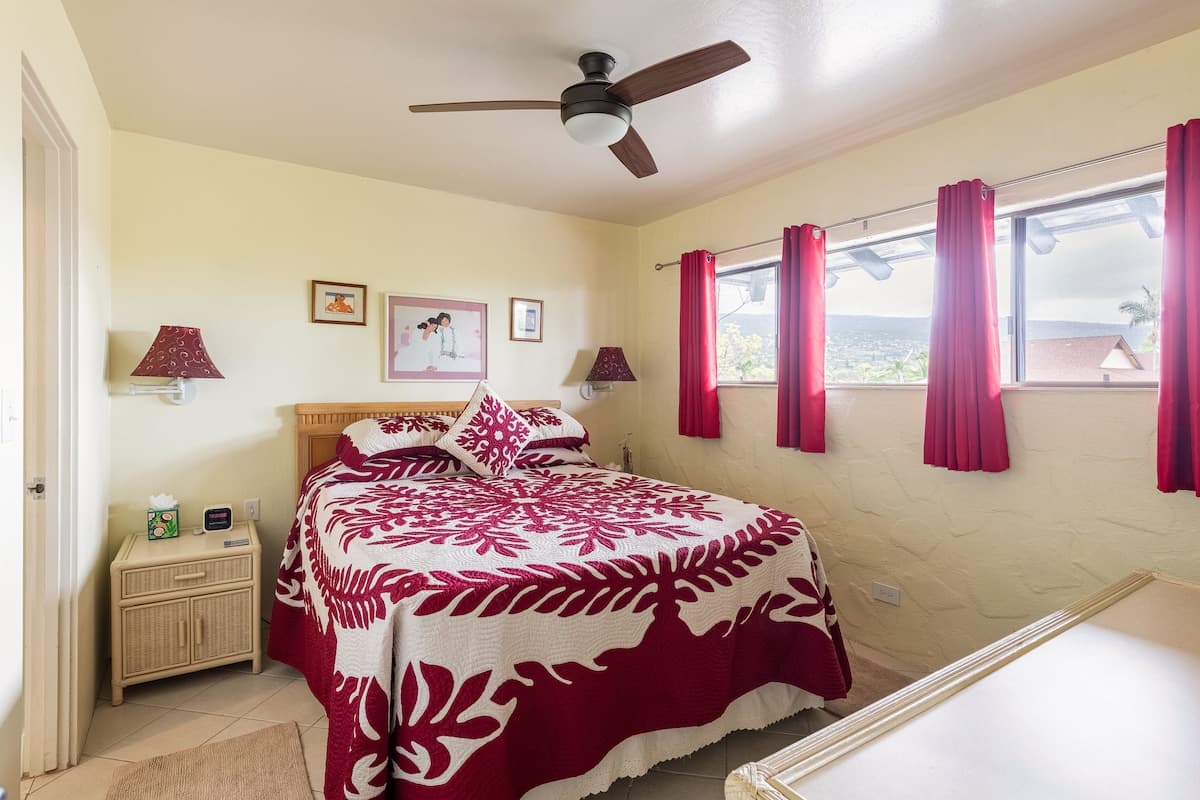 Condo in Kailua-Kona · ★4.98 · 1 bedroom · 2 beds · 1 private bath - Photo 3